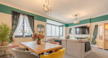 Southport Rabbit Retreat - Sleeps 15