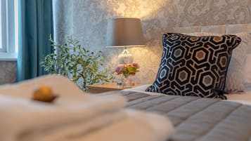 5 habitaciones, tabla de planchar con plancha y cuna de viaje