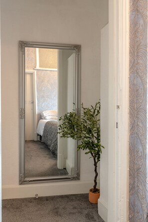 5 chambres, fer et planche à repasser, lit parapluie, Wi-Fi gratuit