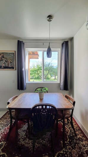 Dining - Entire Guest House in Central location (Kaslo)