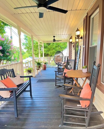 NEW-Heart of Kannapolis-Modern & Charming Escape