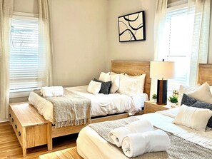 3 soverom, strykejern/-brett, wi-fi og sengetøy