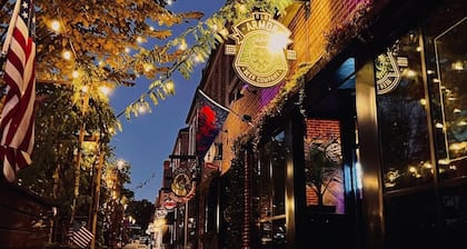 NEW-Heart of Kannapolis-Modern & Charming Escape