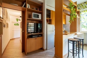 Refrigerador, microondas, horno, placa de cocina