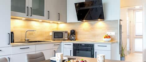 Fridge, microwave, oven, stovetop