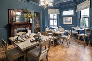 Unclassified image, 4 of 83, button