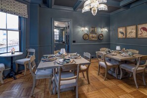 Unclassified image, 5 of 83, button