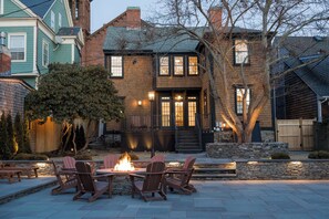 Unclassified image, 5 of 83, button