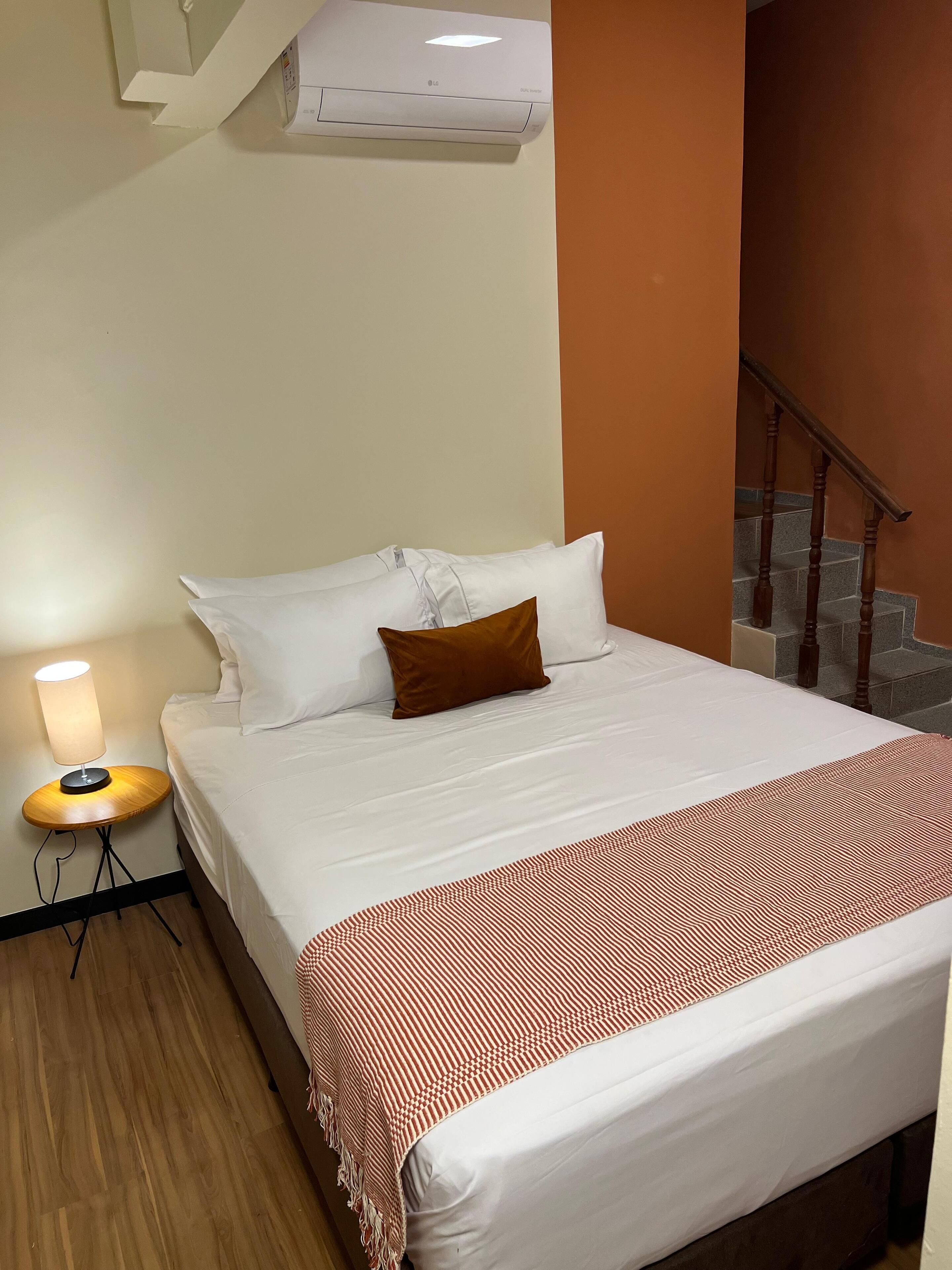 家庭套房, 多張床, 山景 | 低過敏寢具、客房內保險箱、獨特裝潢、布置獨特