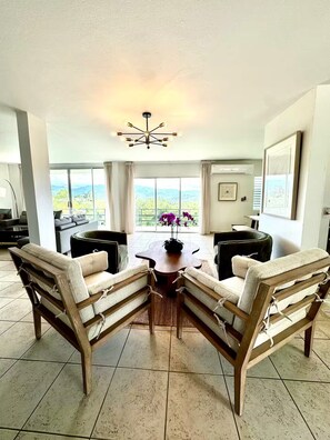 Televisión y futbolito 