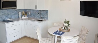 Island Creek Retreat Cozy Efficiency Suite w/ Shared Pool, Crabbing Pier & Wi-Fi