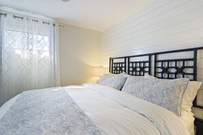 1 bedroom, WiFi (free) - Island Creek Retreat-Pool, Pier, Close to Beach (Chincoteague)