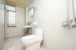 A bathroom with a toilet, sink, and shower. - Fu Quan Hotel (Wuchuan Haibin Bus Terminal) (Wuchuan)