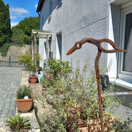 2-bedroom home  with WiFi, with private parking, garden and barbeque area.