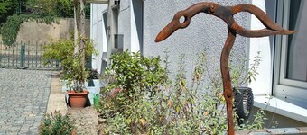 2-bedroom home  with WiFi, with private parking, garden and barbeque area.