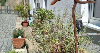 2-bedroom home with WiFi, with private parking, garden and barbeque area.