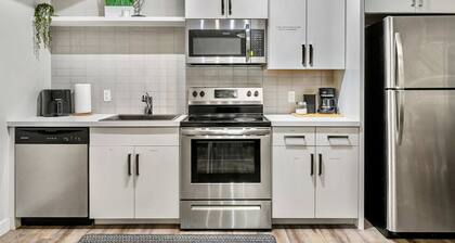 The Polkadot Yycairport Privateentry Smarttv