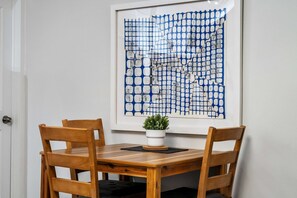 House | 1 bedroom, Internet - The Polkadot Yycairport Privateentry Smarttv (Calgary)