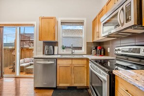 2 bedrooms, Internet - The Prosecco Dtcalgary Yycairport 15min (Calgary)
