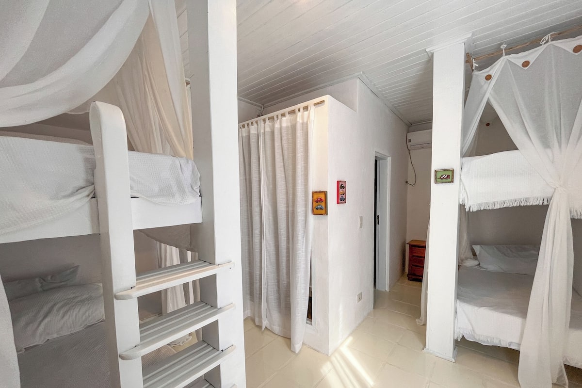 Habitación cuádruple junior, vista al océano | Wifi gratis