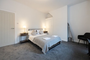 3 bedrooms, Internet, bed sheets - Stylish 3 Bed Levenshulme Home  Sleeps 7 (Levenshulme)