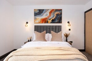 2 habitaciones, tabla de planchar con plancha, internet y ropa de cama 