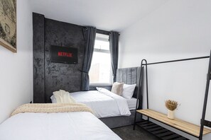 2 bedrooms, iron/ironing board, Internet, bed sheets