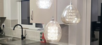 Entire luxurious 3 bedroom house in Wigan,Greater Manchester with free parking. 