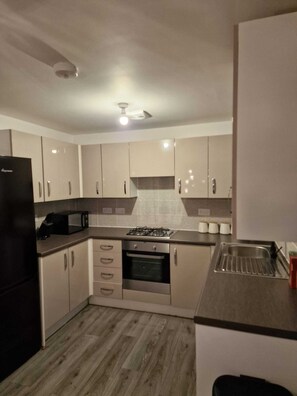 Mikrobølgeovn, ovn og kokeplater