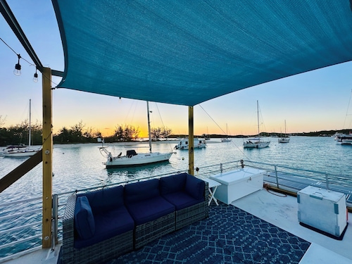 Dreamy floating getaway in Exuma