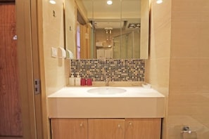 Bathroom - Yisuli Hotel (Dalian Hi-tech Wanda Plaza) (Dalian)