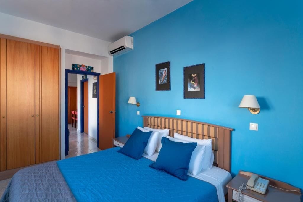 Family Apartment | In-room safe, desk, blackout curtains, free WiFi