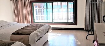 Longhushan Laiping Hostel