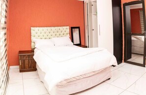 Comfort Double Room, Hill View | Minibar, free WiFi - Milk and Honey Westonaria (Westonaria)