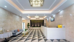 A hotel lobby with a checkered floor, a reception desk, a sofa, and a chandelier. - Guangzhou Dipai Hotel (Nansha Jinzhou) (Guangzhou)