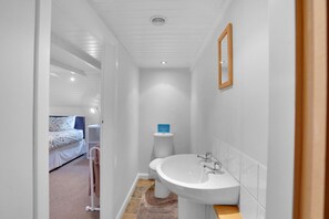 Secador de pelo y toallas