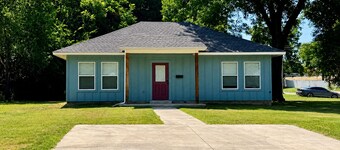 Brand New Charming 2B/2B in Chickasha, Near Downtown!