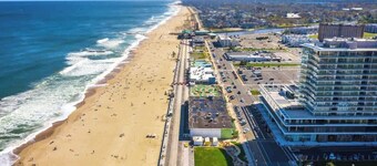 Chic Studio just Steps from the Beach!