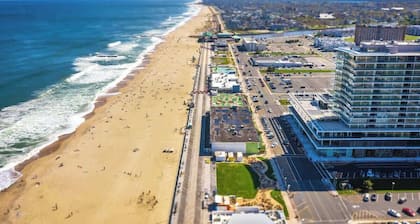 Chic Studio just Steps from the Beach!