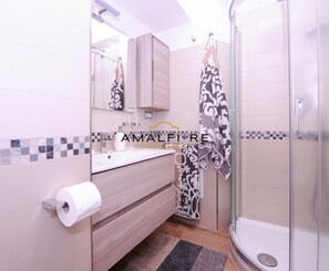 Shower, towels