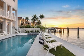 Pool - P97 - Premier 5 bedroom, 3.5 bath waterfront home with spectacular views of Boot Key Habor (Marathon)