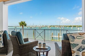 Property grounds - P97 - Premier 5 bedroom, 3.5 bath waterfront home with spectacular views of Boot Key Habor (Marathon)
