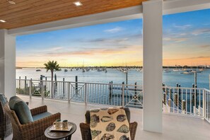 Terrace/patio - P97 - Premier 5 bedroom, 3.5 bath waterfront home with spectacular views of Boot Key Habor (Marathon)