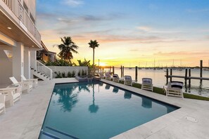 Unclassified image, 5 of 50, button