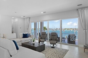 TV - P97 - Premier 5 bedroom, 3.5 bath waterfront home with spectacular views of Boot Key Habor (Marathon)