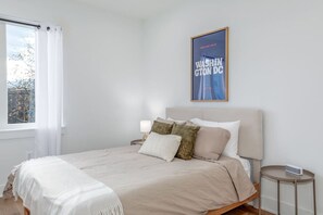 2 chambres, bureau, fer et planche à repasser, accès au Wi-Fi (inclus)