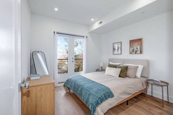 2 soverom, skrivebord, strykejern/-brett og wi-fi (inkludert)