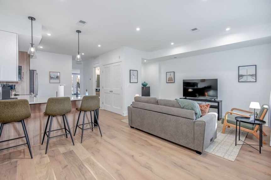2br Capitol Hill Apt W/ Balcony - 3 Min To Metro! - Largo, MD