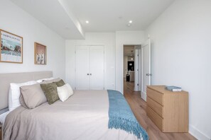 2 slaapkamers, een bureau, een strijkplank/strijkijzer, gratis wifi