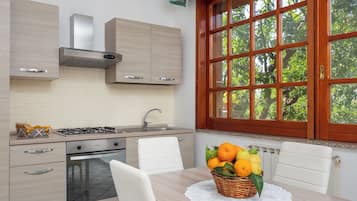 Signature House, Garden View | Private kitchen